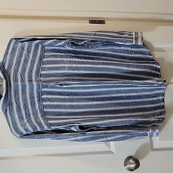 ● AE button down top✨️ - Picture 4 of 4